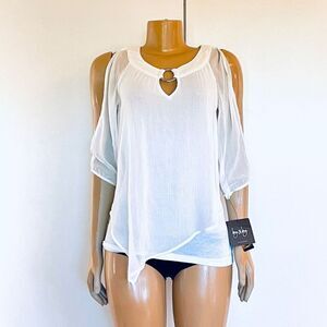 NWT Gorgeous By&By XS White Cold-Shoulder Ring Cut Out Flowy Gauzy Overlay Top